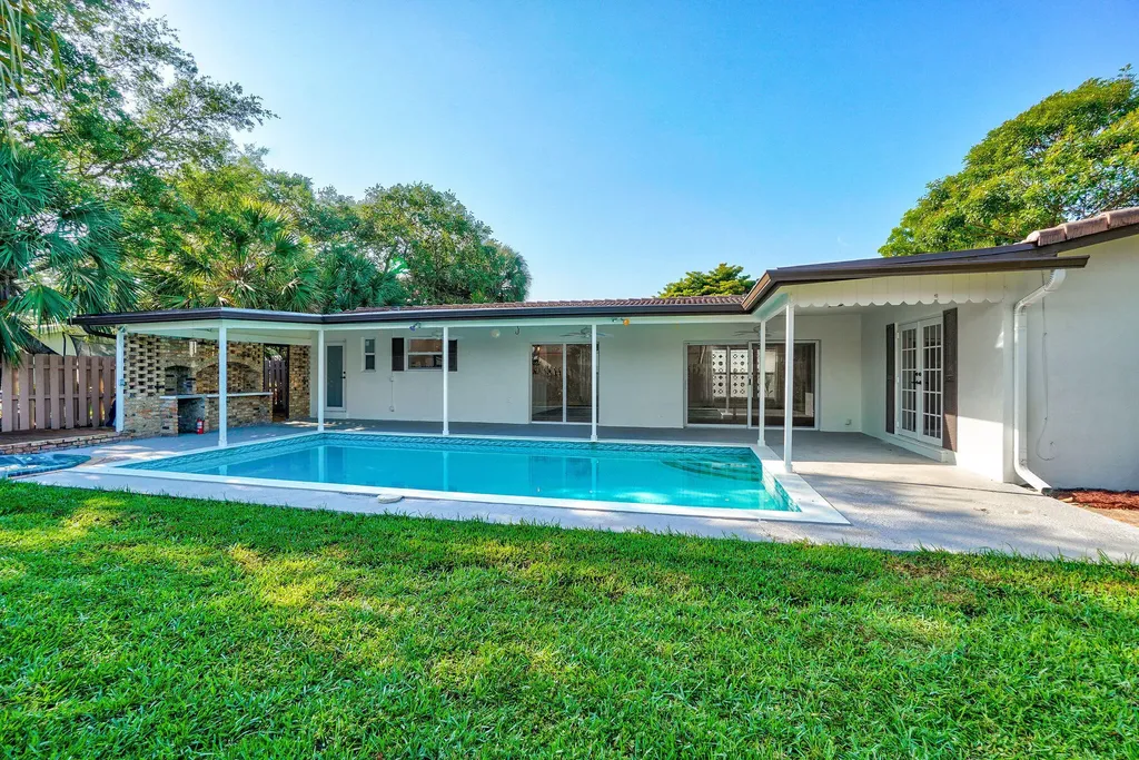 711 SW 25th Place Boynton Beach FL 33435