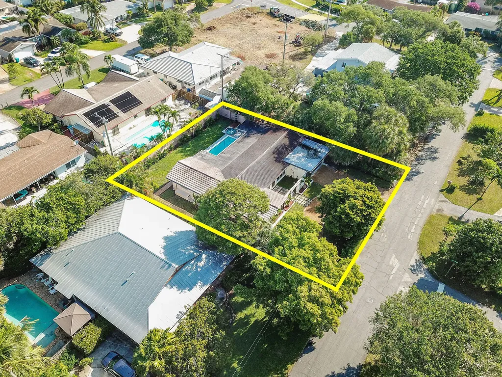 711 SW 25th Place Boynton Beach FL 33435