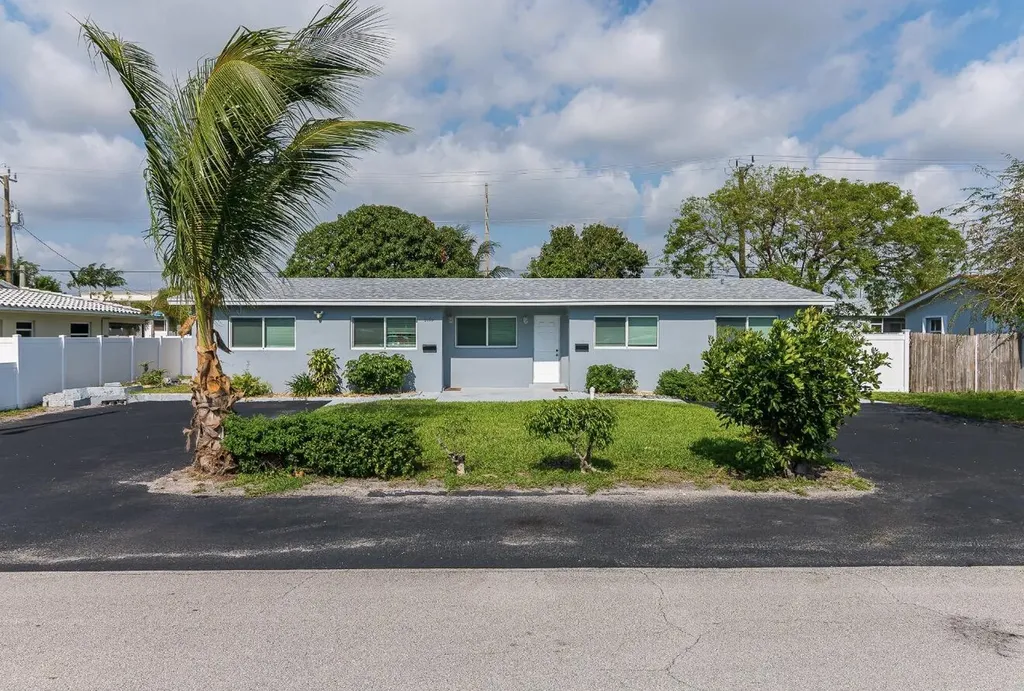 2499 NE 2nd Avenue Boca Raton FL 33431
