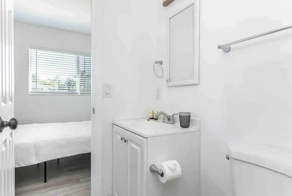 2499 NE 2nd Avenue Boca Raton FL 33431