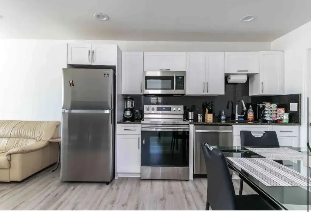 2499 NE 2nd Avenue Boca Raton FL 33431
