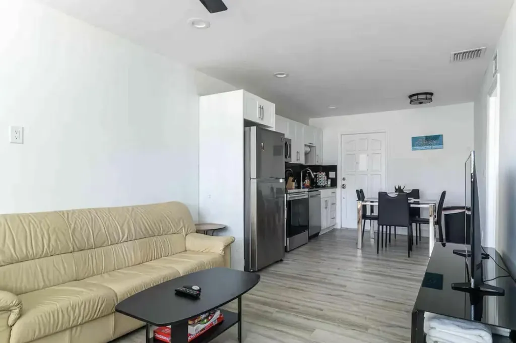 2499 NE 2nd Avenue Boca Raton FL 33431