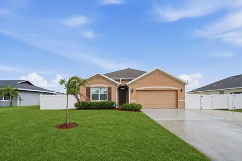 428 SE Fairchild Avenue Port St Lucie FL 34984