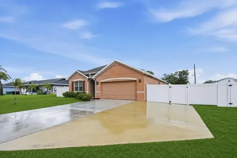 428 SE Fairchild Avenue Port St Lucie FL 34984