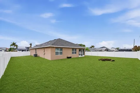 428 SE Fairchild Avenue Port St Lucie FL 34984