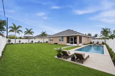 428 SE Fairchild Avenue Port St Lucie FL 34984