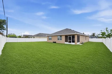 428 SE Fairchild Avenue Port St Lucie FL 34984
