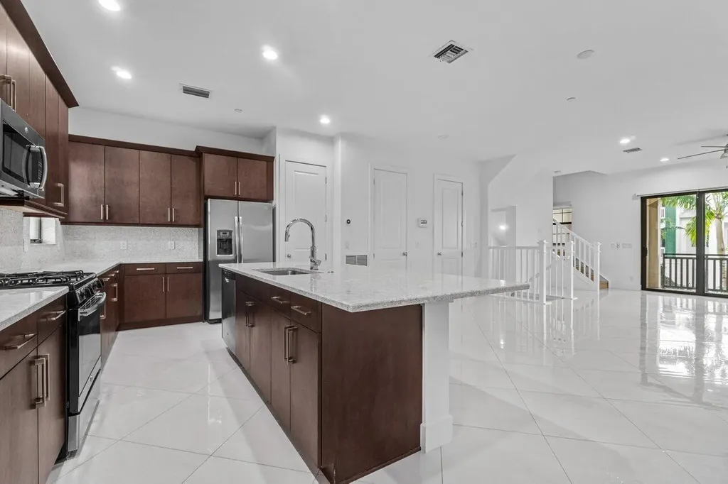 7115 Edison Place Palm Beach Gardens FL 33418