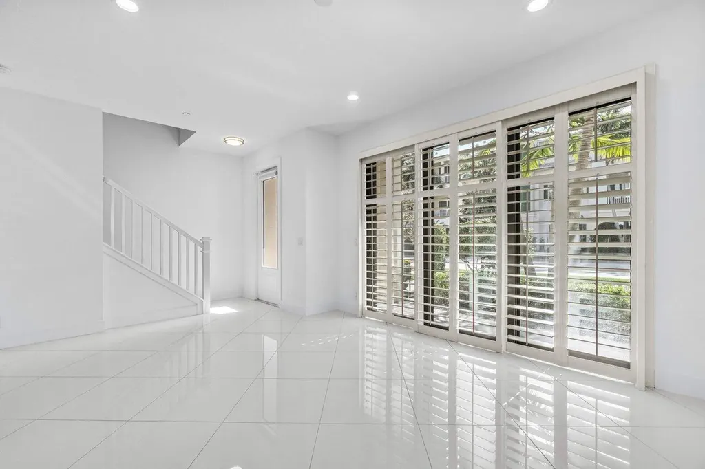 7115 Edison Place Palm Beach Gardens FL 33418