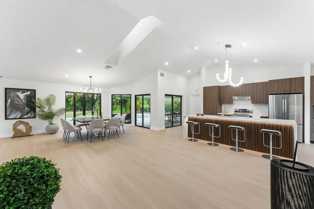 2 Dunbar Road Palm Beach Gardens FL 33418