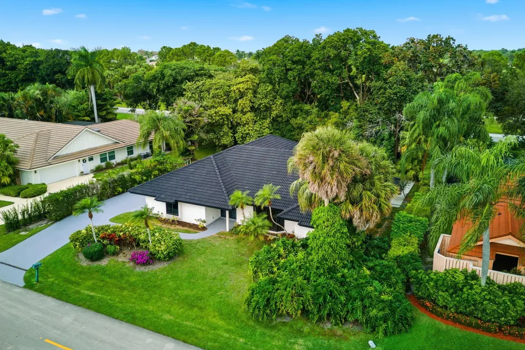 2 Dunbar Road Palm Beach Gardens FL 33418