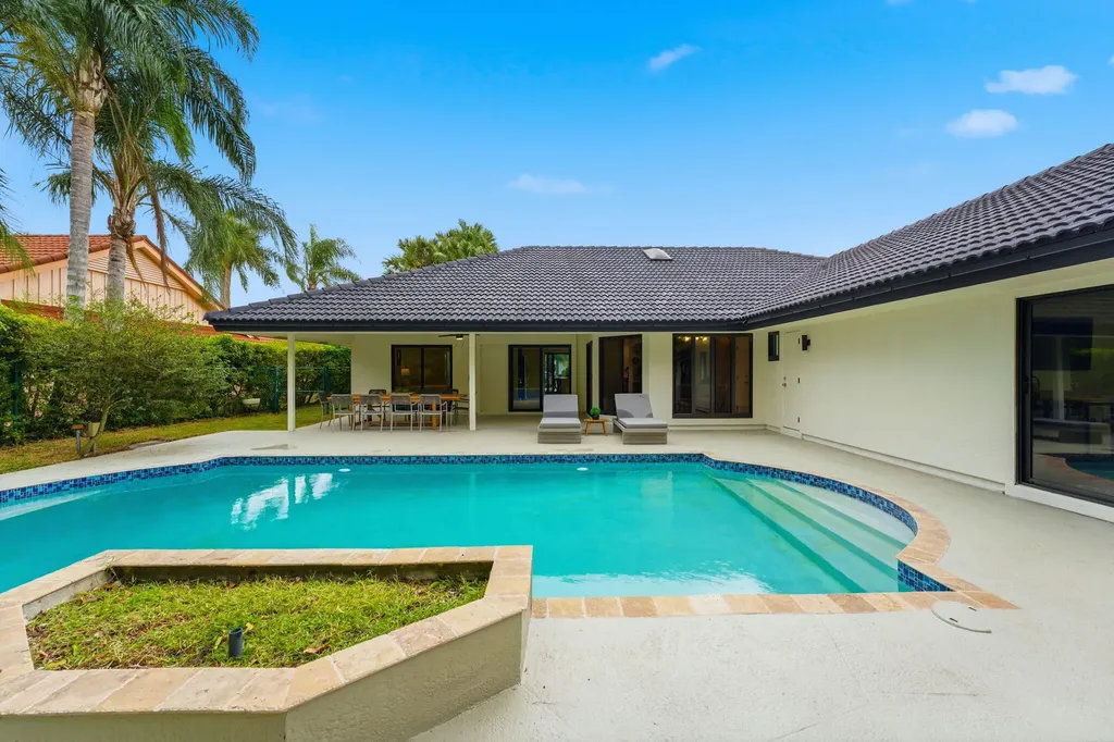 2 Dunbar Road Palm Beach Gardens FL 33418