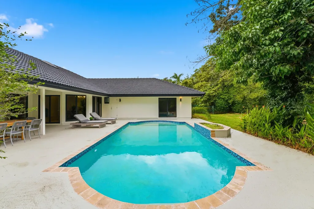 2 Dunbar Road Palm Beach Gardens FL 33418