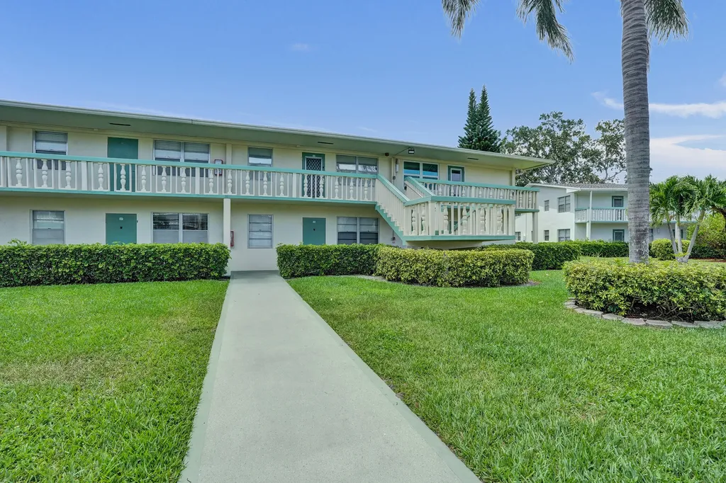 358 Oakridge T Deerfield Beach FL 33442