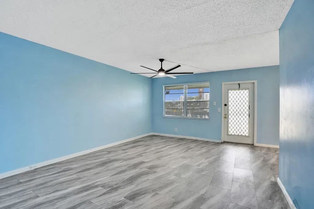 358 Oakridge T Deerfield Beach FL 33442