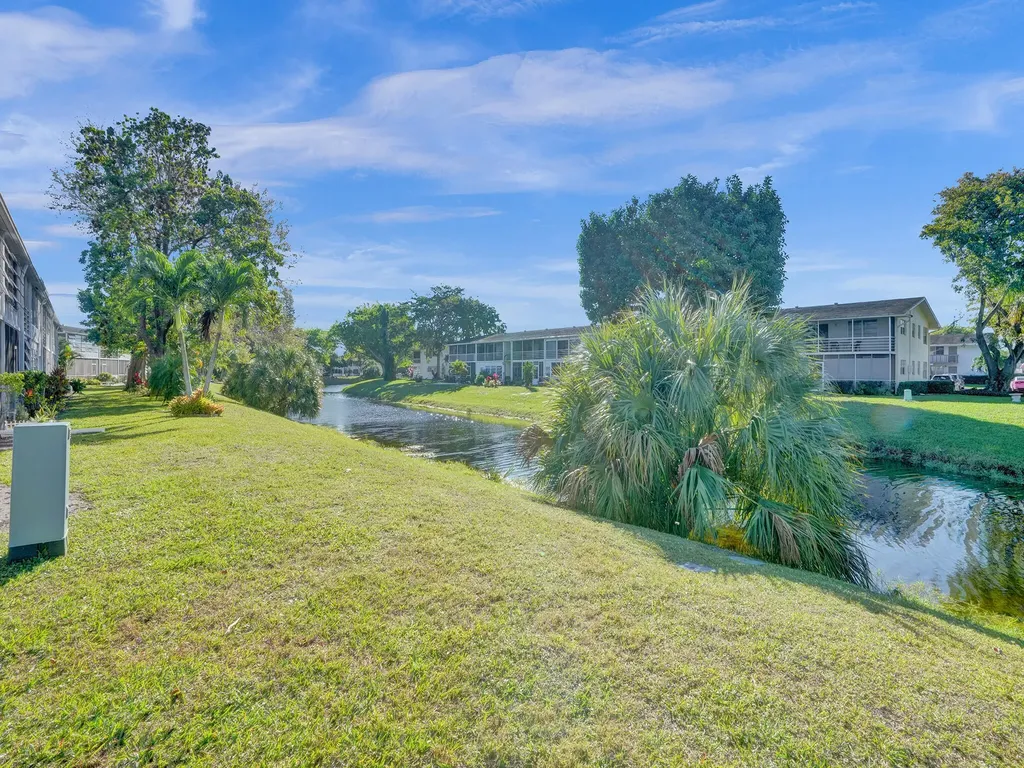 358 Oakridge T Deerfield Beach FL 33442