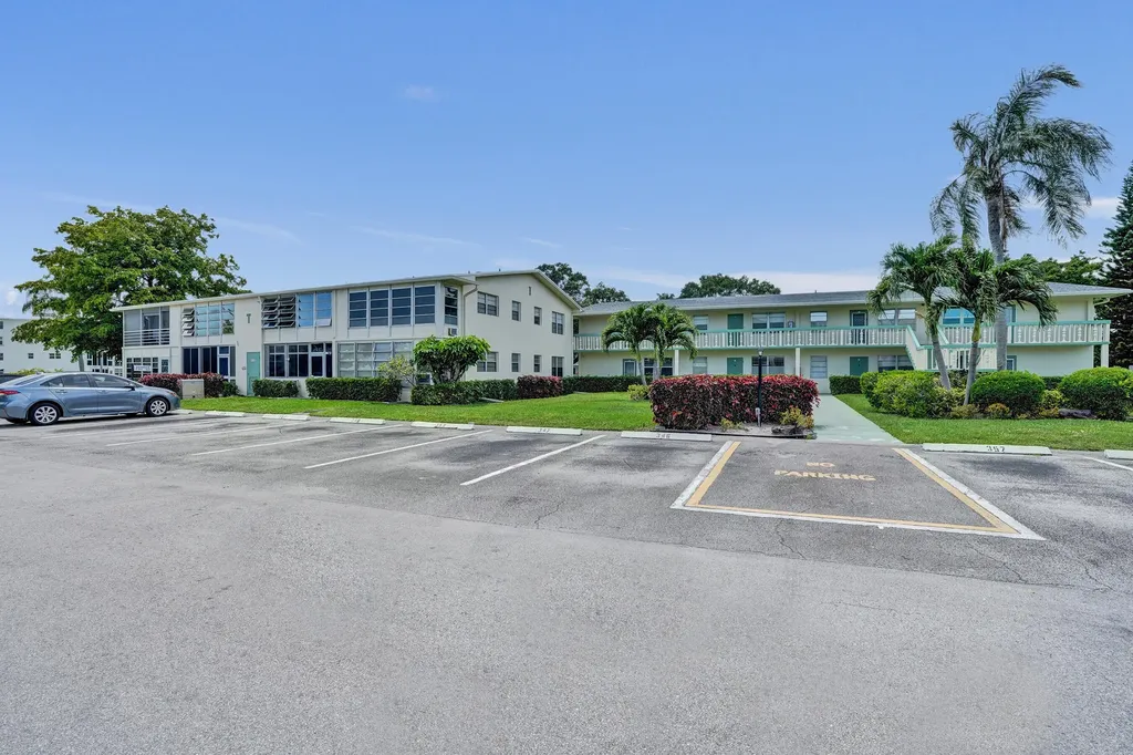 358 Oakridge T Deerfield Beach FL 33442