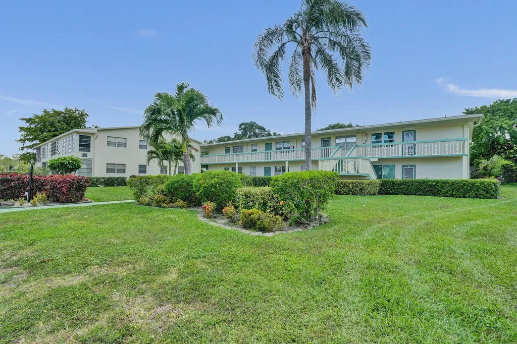 358 Oakridge T Deerfield Beach FL 33442