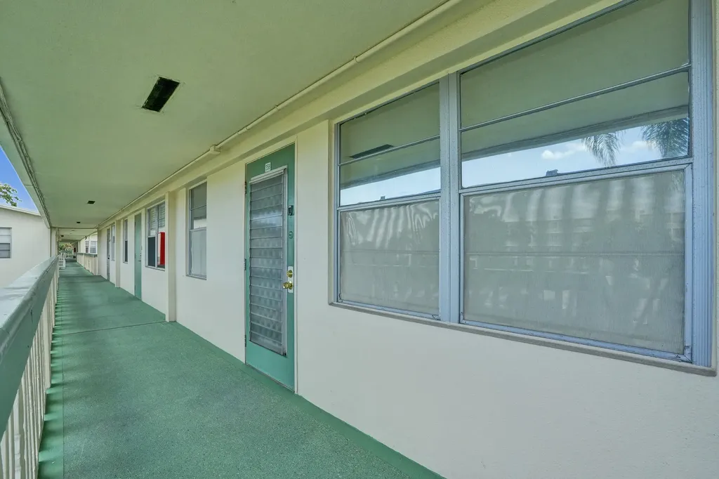 358 Oakridge T Deerfield Beach FL 33442