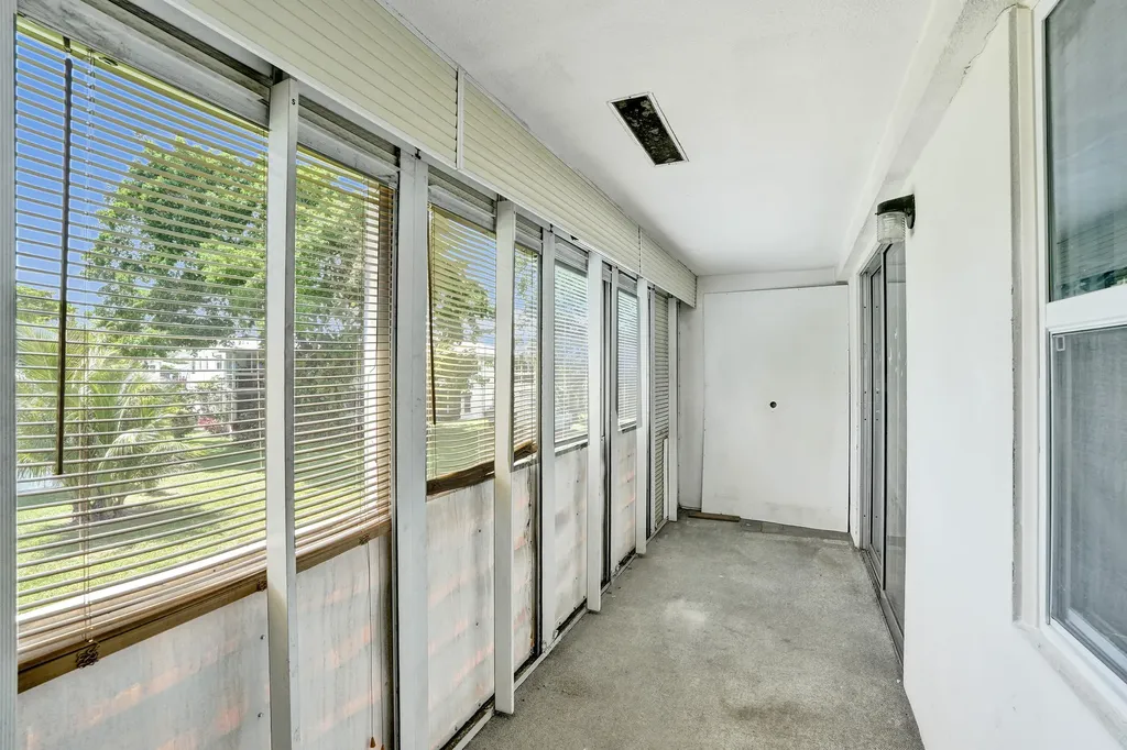 358 Oakridge T Deerfield Beach FL 33442