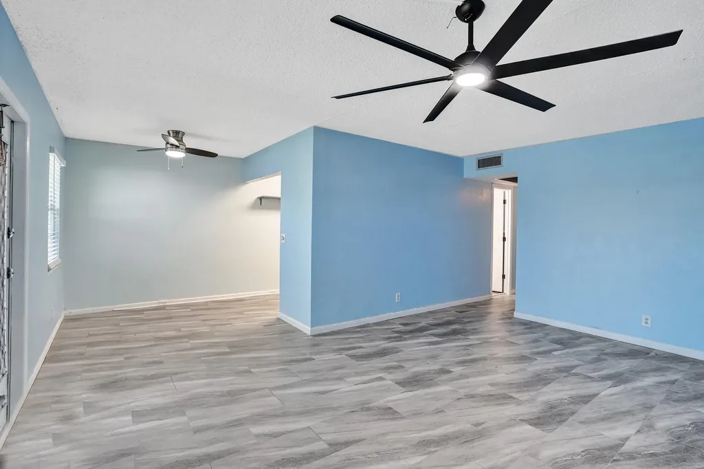 358 Oakridge T Deerfield Beach FL 33442