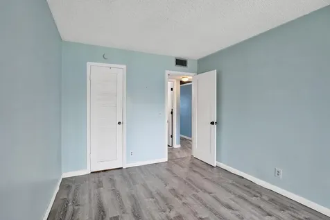 358 Oakridge T Deerfield Beach FL 33442