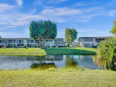 358 Oakridge T Deerfield Beach FL 33442