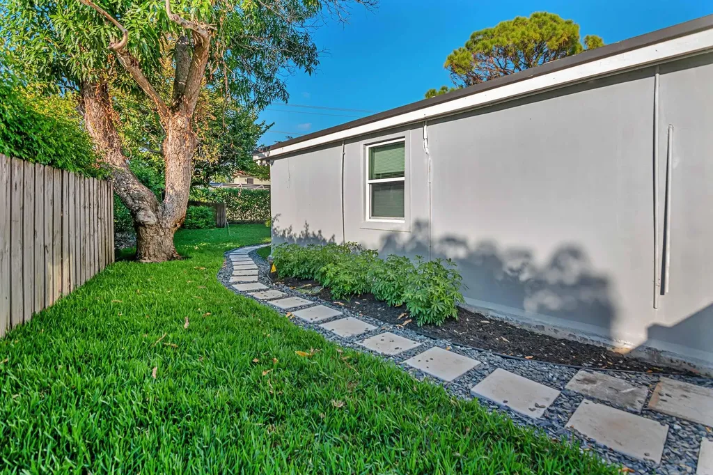 959 SW 18th Street Boca Raton FL 33486
