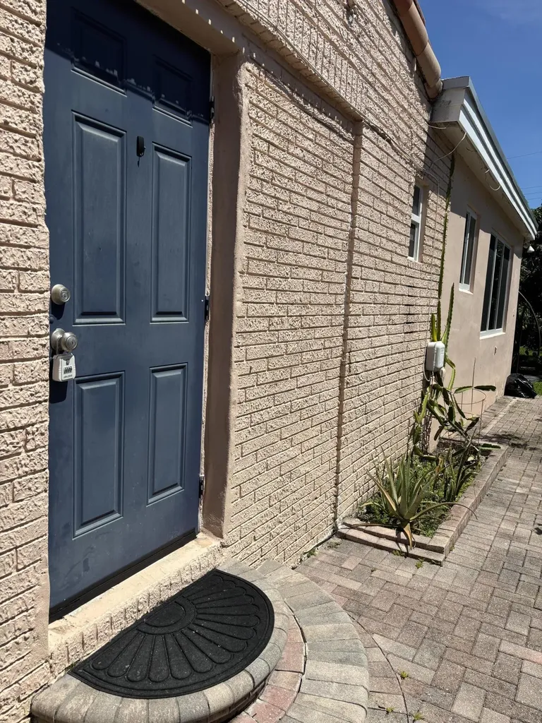 1418 Wiley Street Hollywood FL 33020