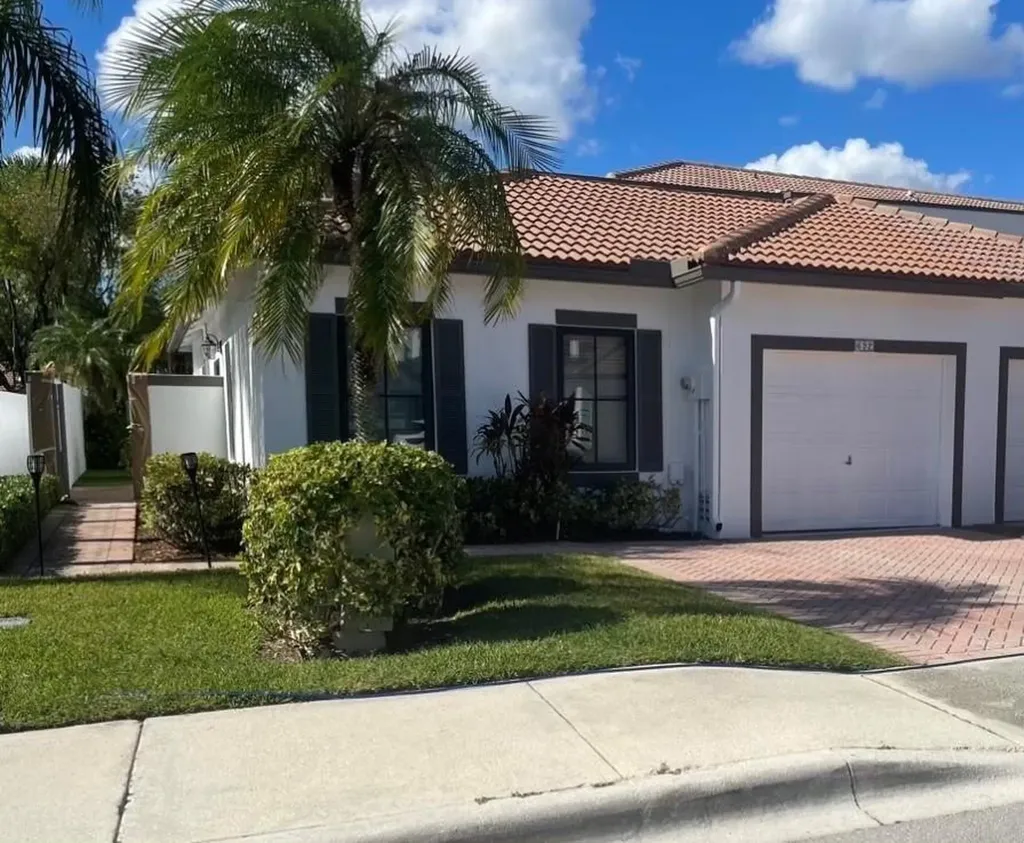 692 SW 158th Terrace Pembroke Pines FL 33027