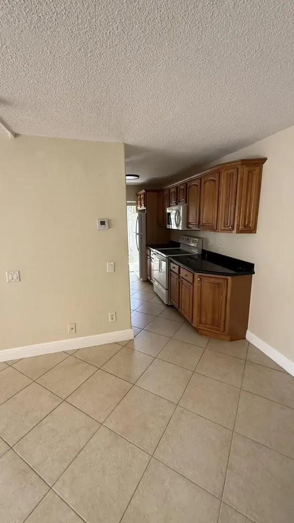 32 NE 22nd Avenue Pompano Beach FL 33062