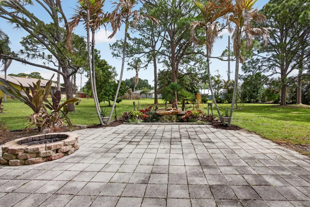 5589 SE Paramount Drive Stuart FL 34997
