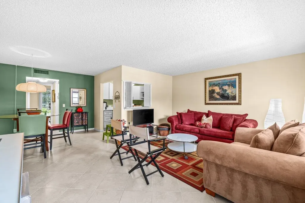 68 Suffolk B Boca Raton FL 33434
