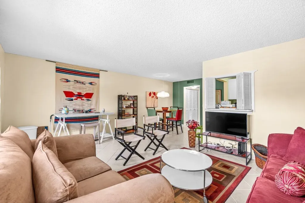 68 Suffolk B Boca Raton FL 33434