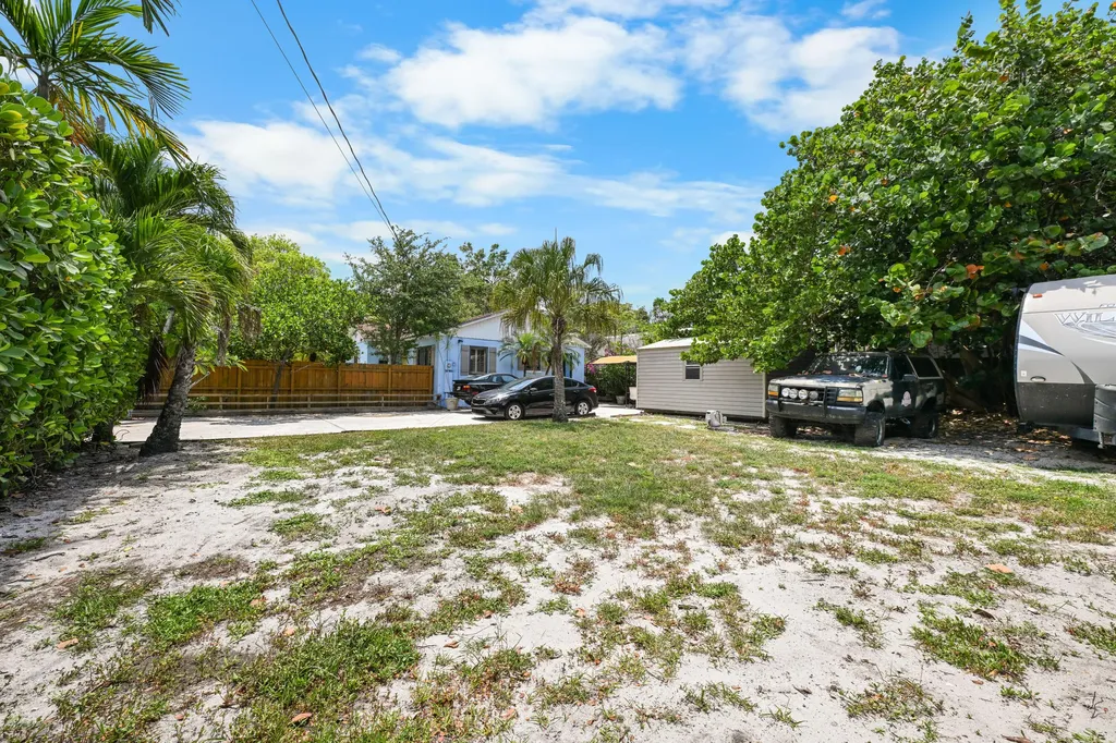 1915 Lake Avenue West Palm Beach FL 33401