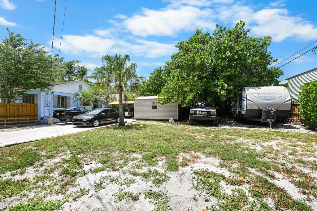 1915 Lake Avenue West Palm Beach FL 33401