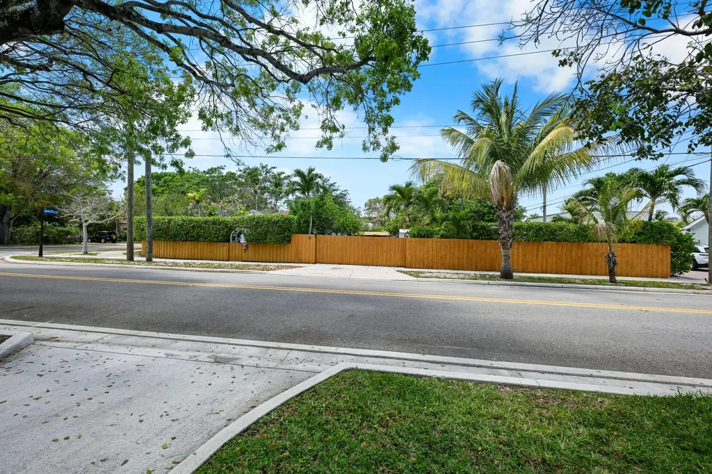 1915 Lake Avenue West Palm Beach FL 33401