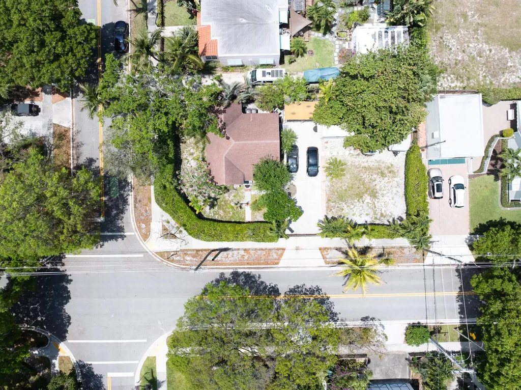 1915 Lake Avenue West Palm Beach FL 33401