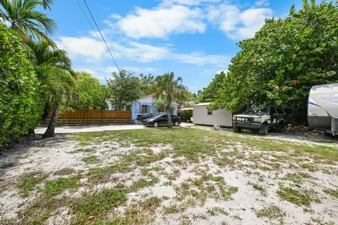 1915 Lake Avenue West Palm Beach FL 33401