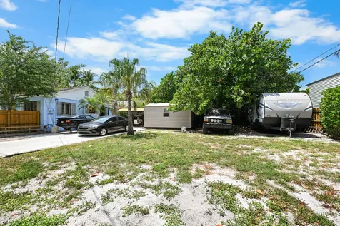 1915 Lake Avenue West Palm Beach FL 33401
