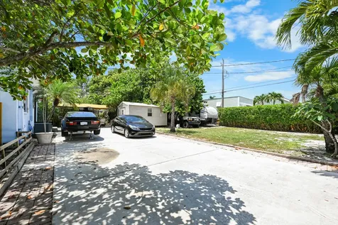 1915 Lake Avenue West Palm Beach FL 33401