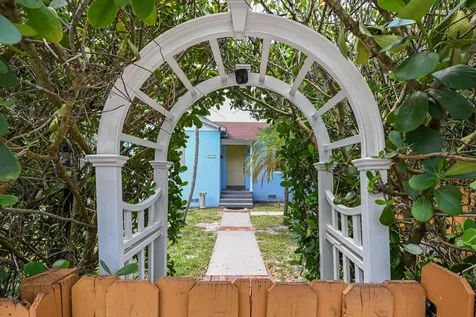 1915 Lake Avenue West Palm Beach FL 33401