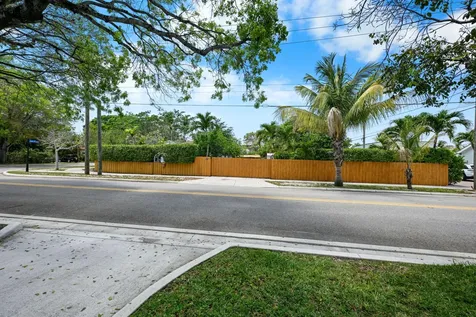 1915 Lake Avenue West Palm Beach FL 33401