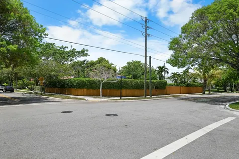 1915 Lake Avenue West Palm Beach FL 33401