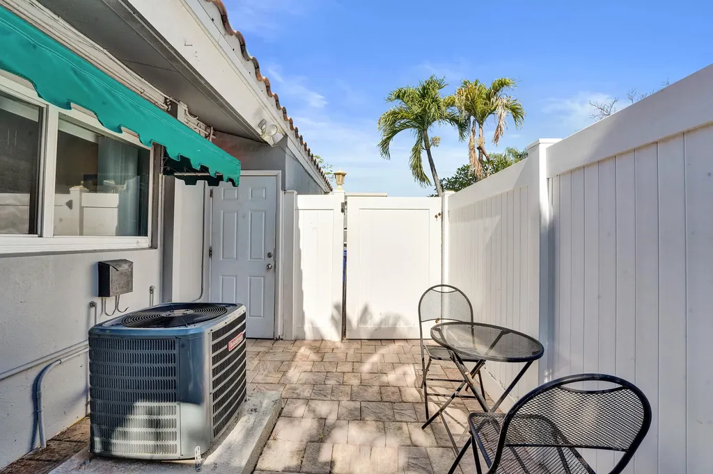 1036 NE 9th Avenue Fort Lauderdale FL 33304