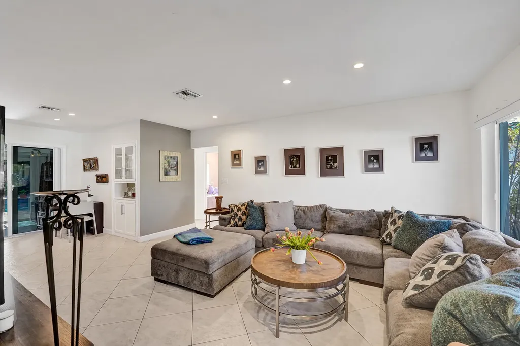 1036 NE 9th Avenue Fort Lauderdale FL 33304