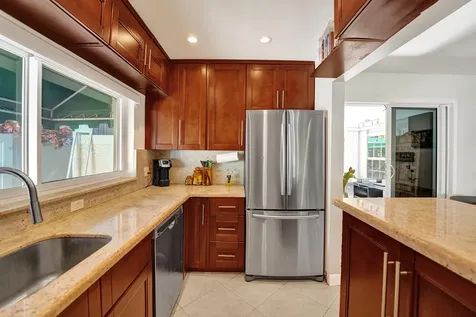 1036 NE 9th Avenue Fort Lauderdale FL 33304