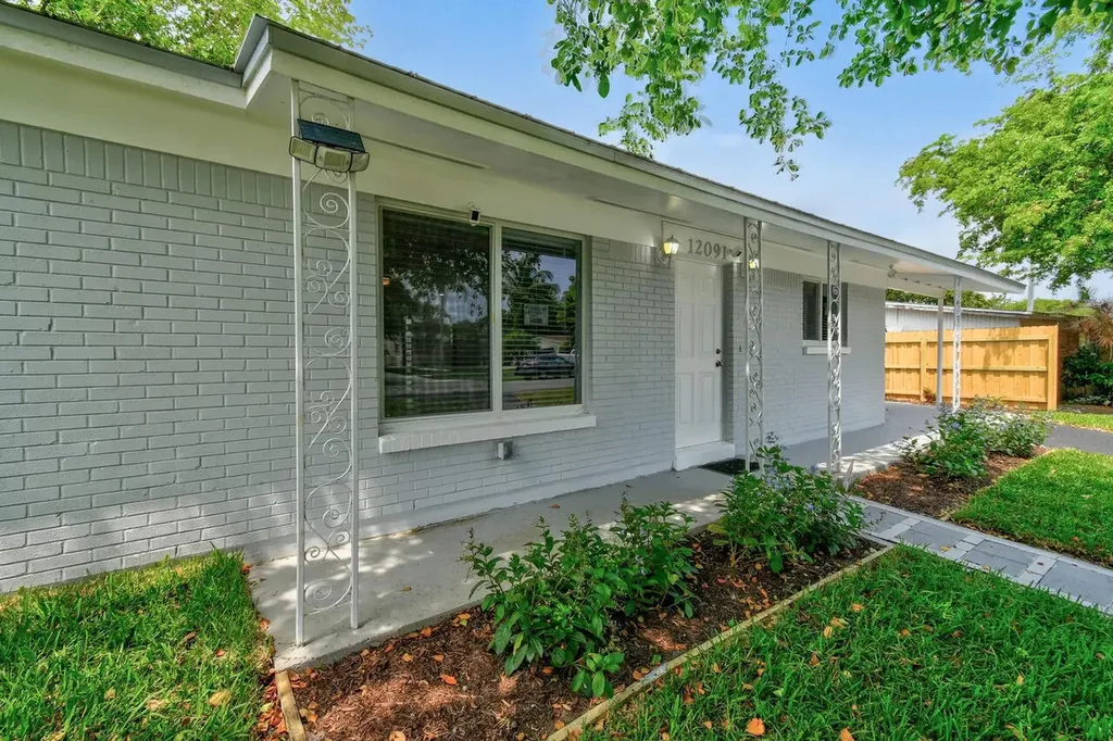 12091 Colony Avenue Palm Beach Gardens FL 33410