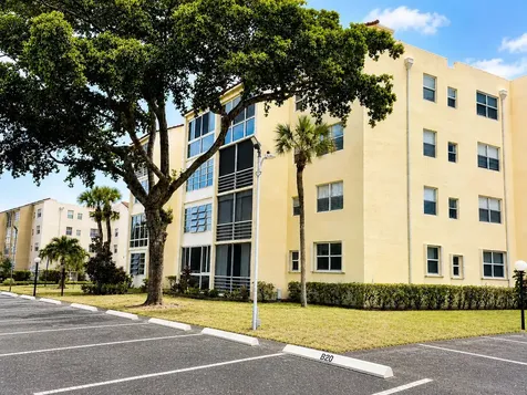 2831 Somerset Drive Lauderdale Lakes FL 33311