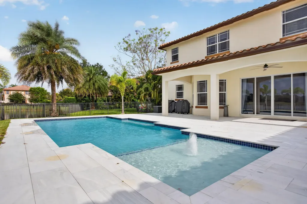 9726 Blue Isle Bay Parkland FL 33076